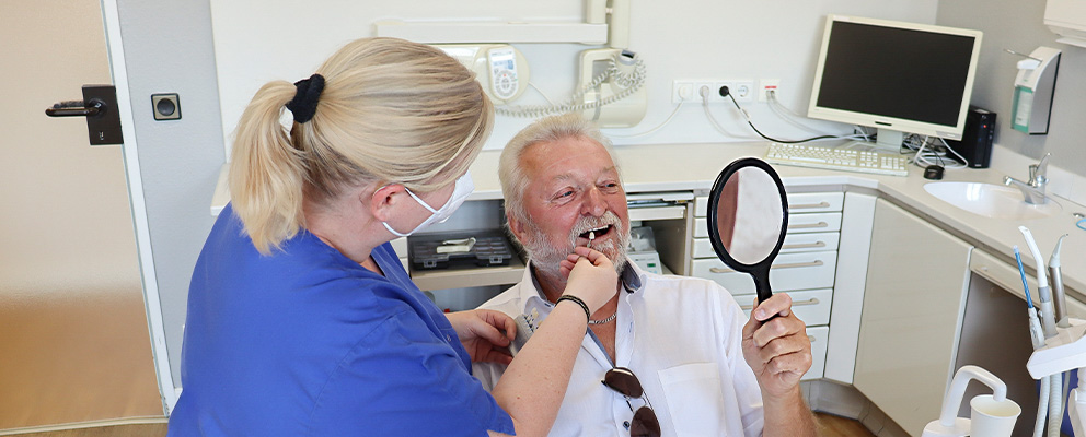 Zahnimplantate in Cloppenburg für schöne, feste Zähne